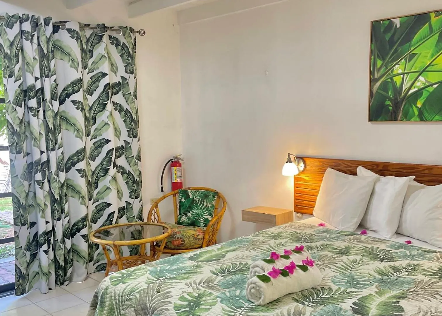 Bananaquit Tobago -Stay Near The Beach Crown Point