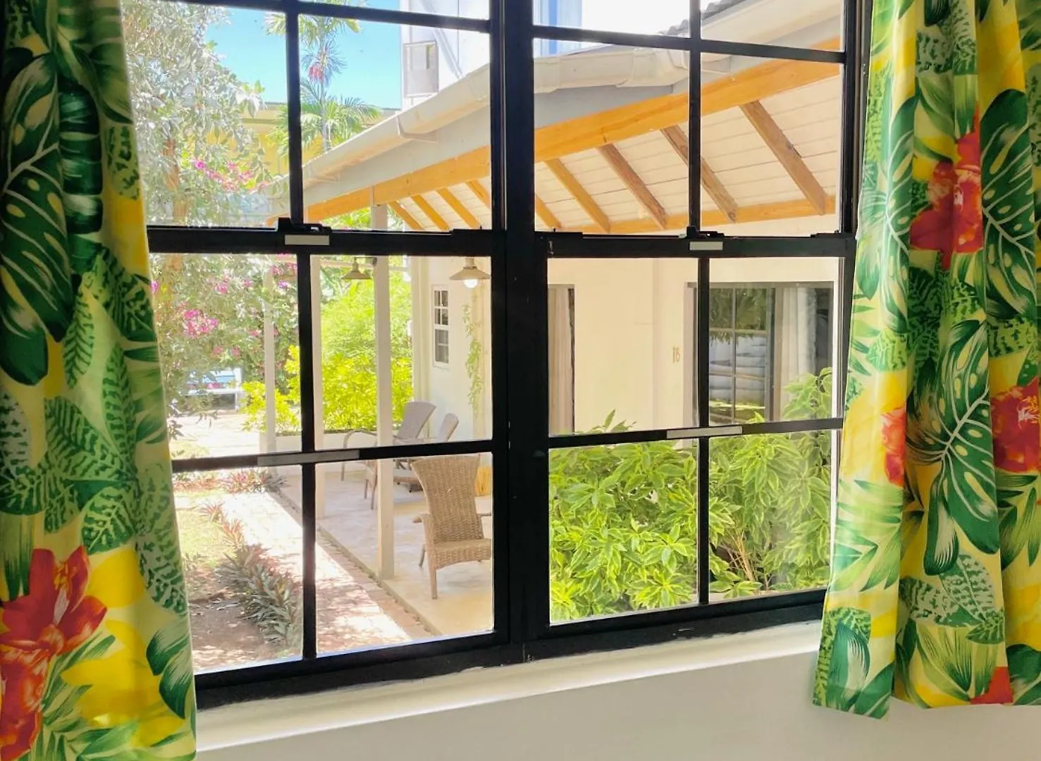 *** Апарт-отель Bananaquit Tobago -Stay Near The Beach Краун-Пойнт Тринидад и Тобаго