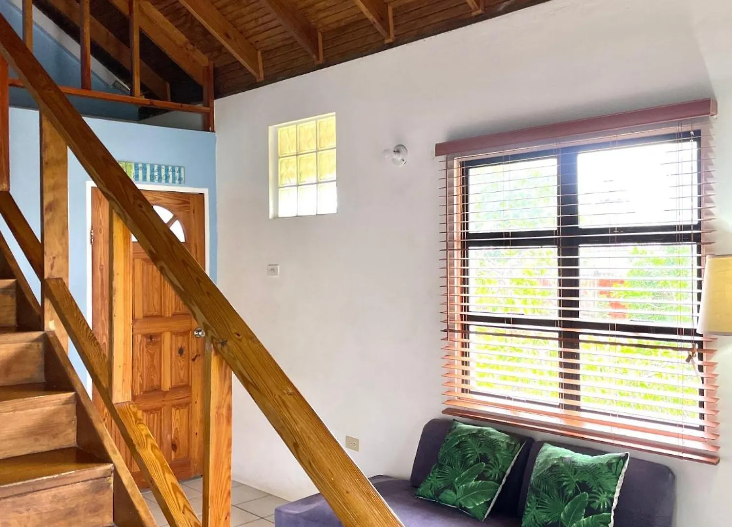 Bananaquit Tobago -Stay Near The Beach Краун-Пойнт Апарт-отель