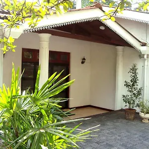 https://layathraa-kandy.kandyhotelsnow.com