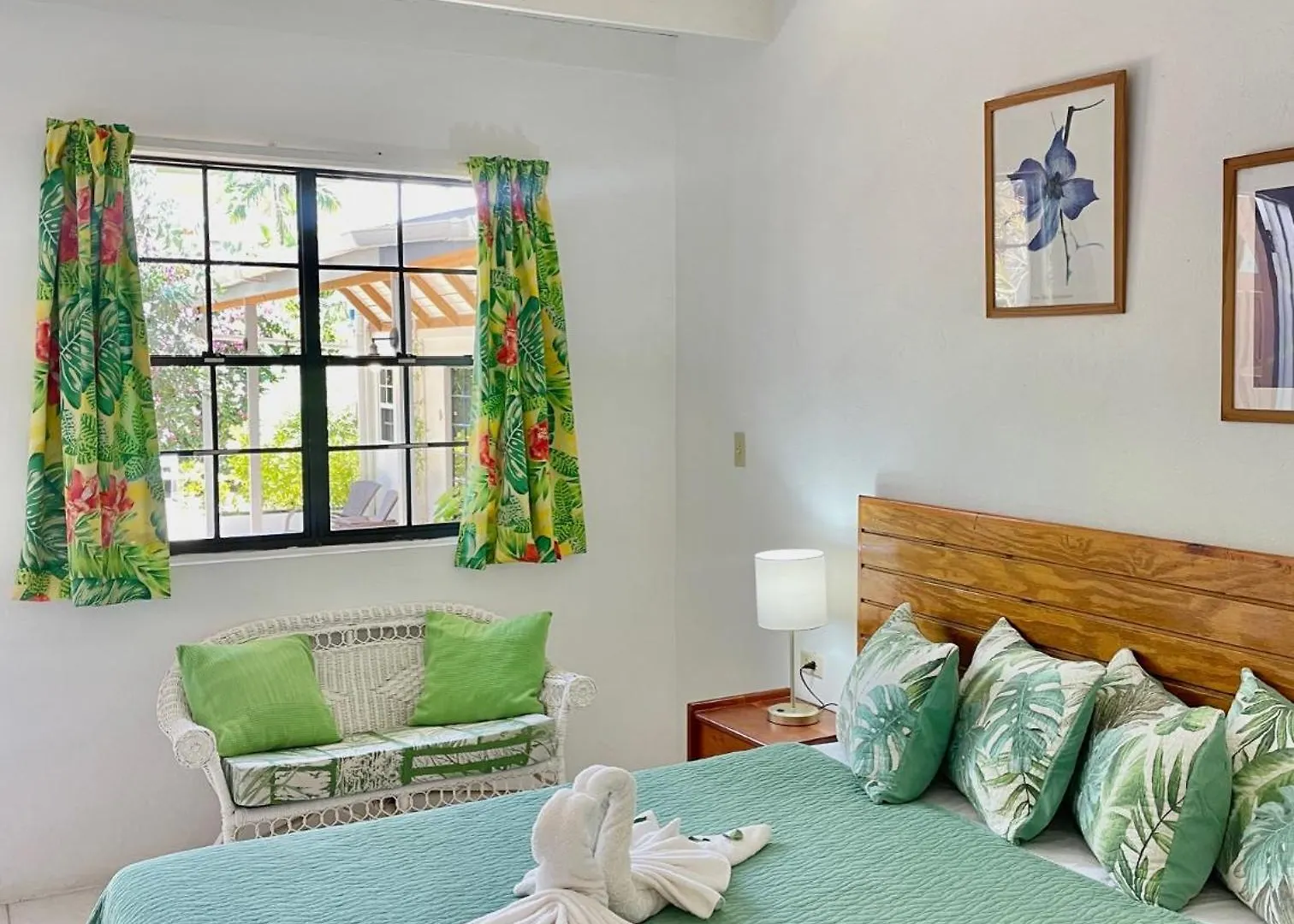 Bananaquit Tobago -Stay Near The Beach Crown Point Aparthotel